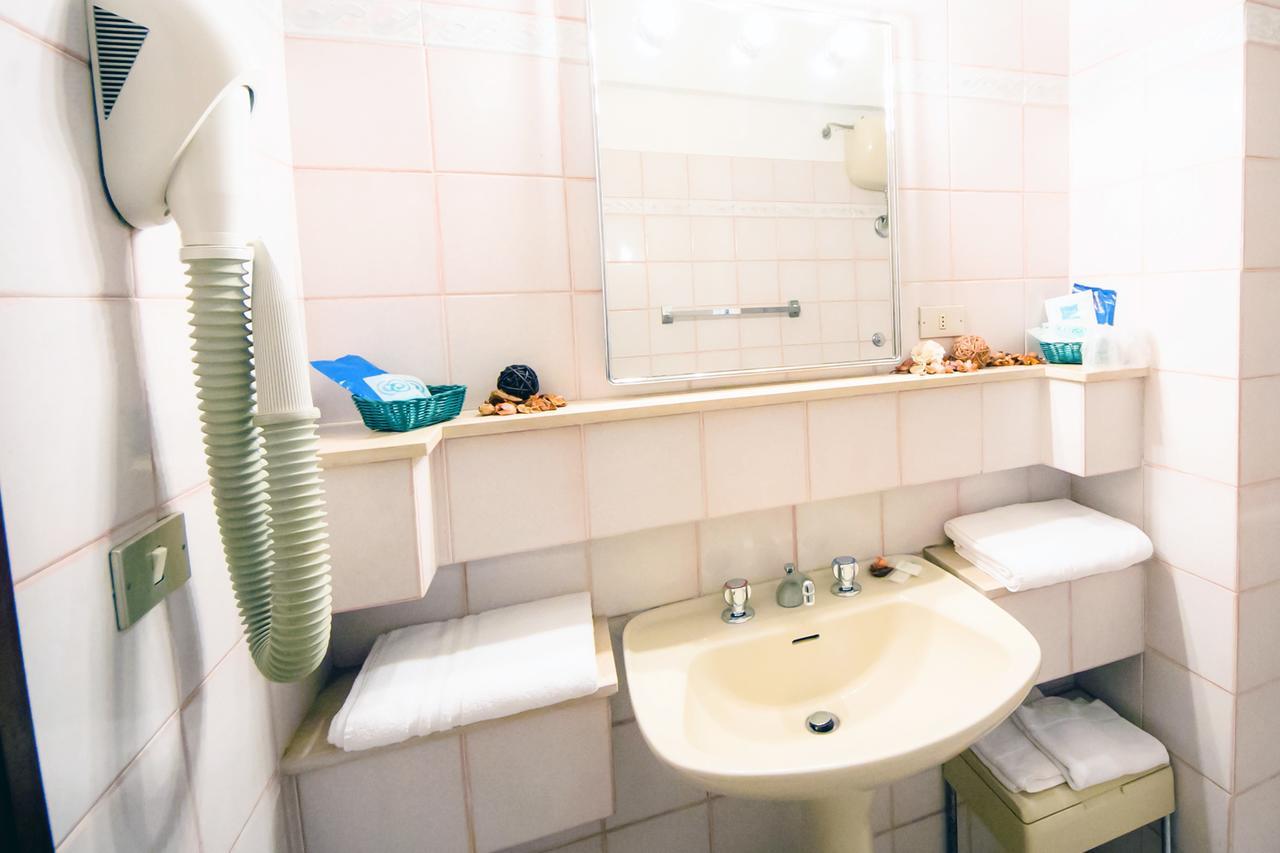 Hotel Palombella & Restaurant Фрозиноне Экстерьер фото